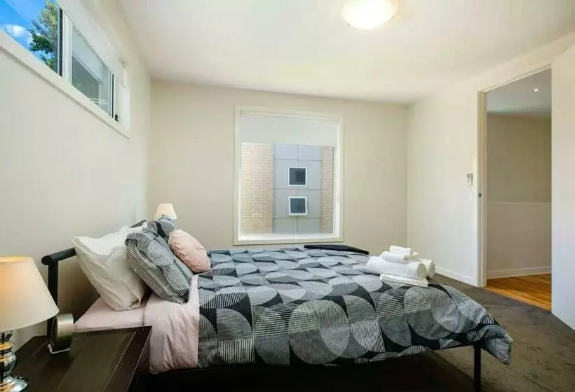 Splendour On Sackville