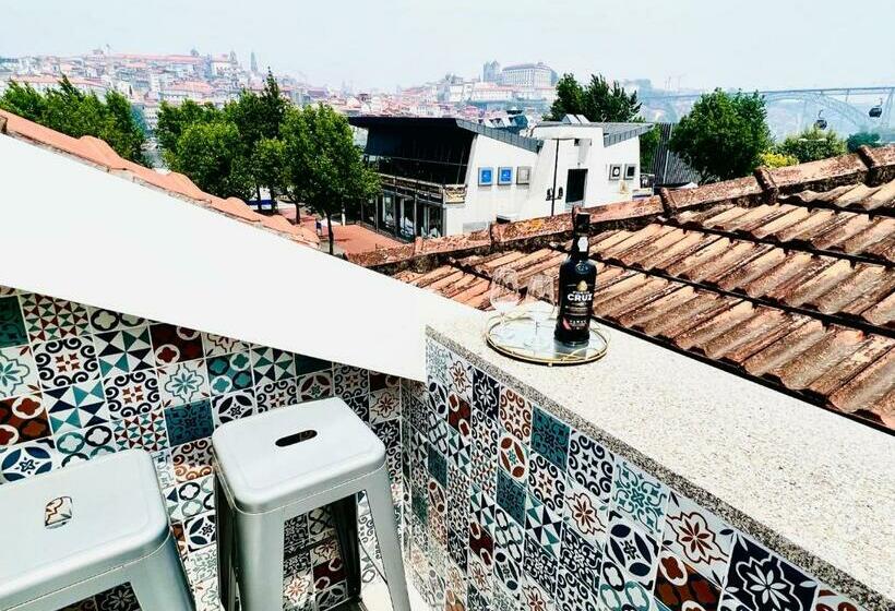 Luxury Penthouse   River Gallery Art   View&center