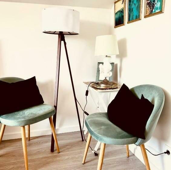 Luxury Penthouse   River Gallery Art   View&center