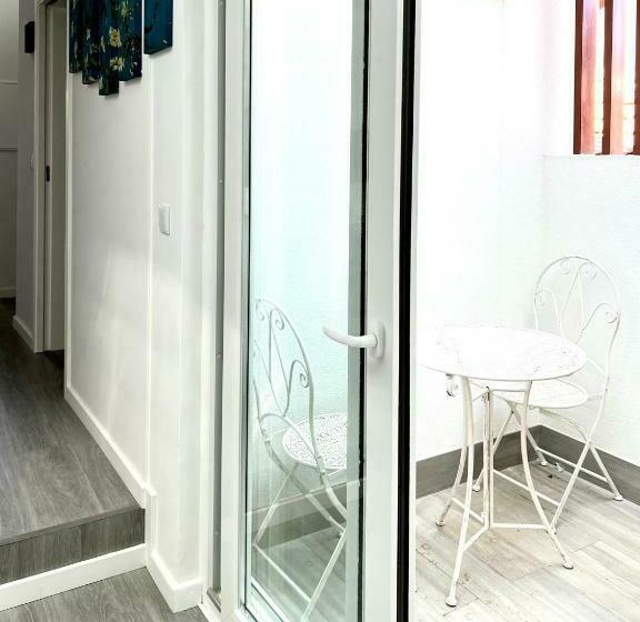 Luxury Penthouse   River Gallery Art   View&center