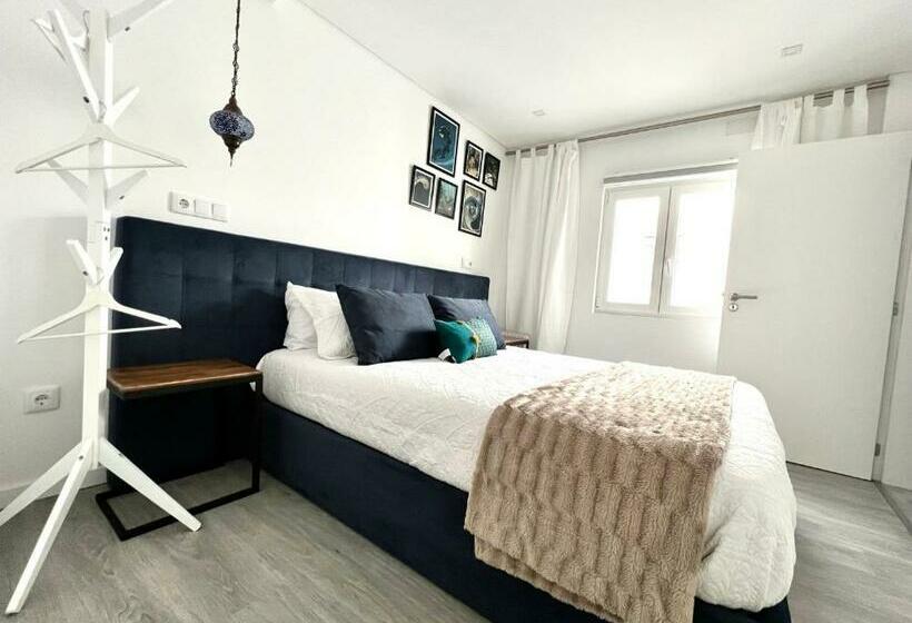 Luxury Penthouse   River Gallery Art   View&center