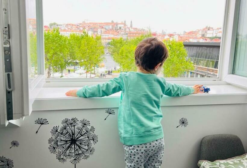 Luxury Penthouse   River Gallery Art   View&center