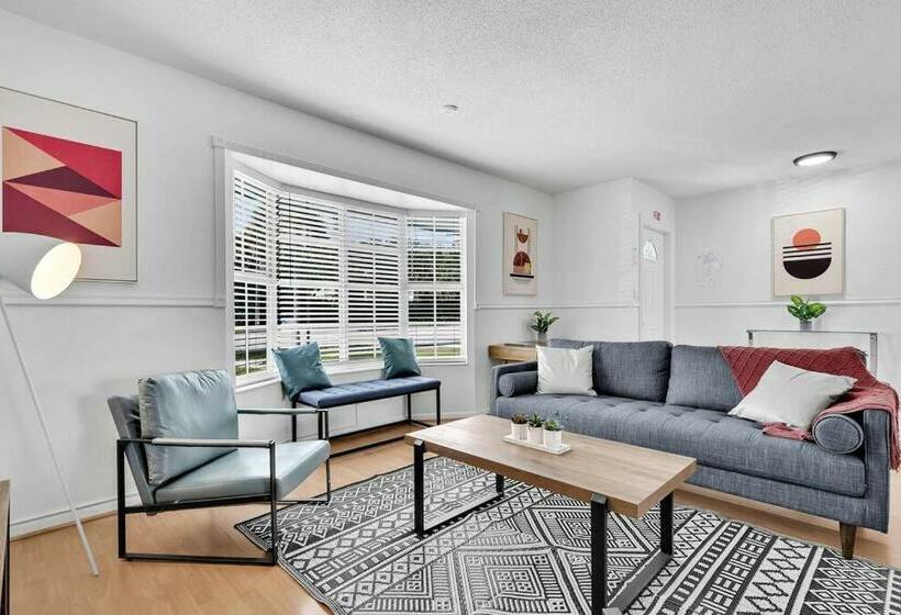 Spacious 4brs Home, Relax Backyard Close To Casino