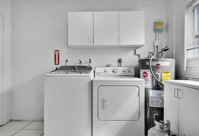 Spacious 4brs Home, Relax Backyard Close To Casino