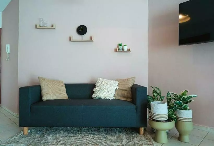 Great 2bdrm App In Downtown Otrobanda With Free Parking On Premises