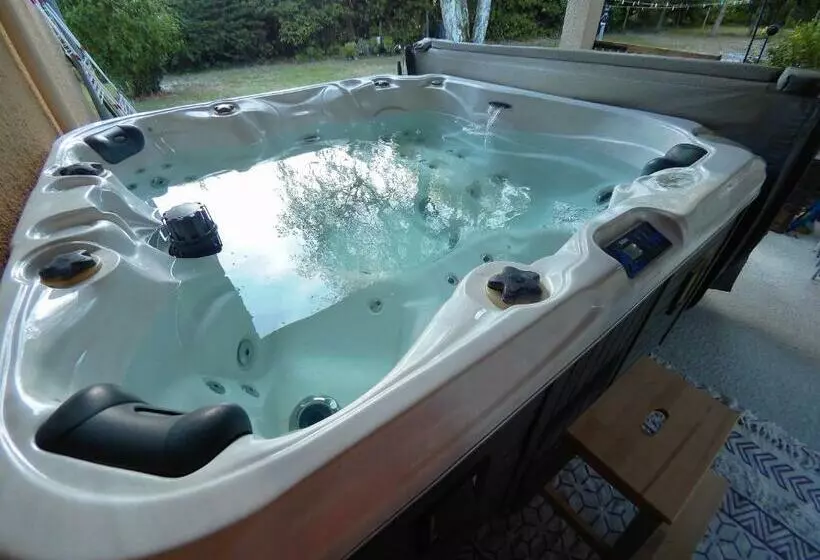 Gîte à La Campagne Avec Jacuzzi