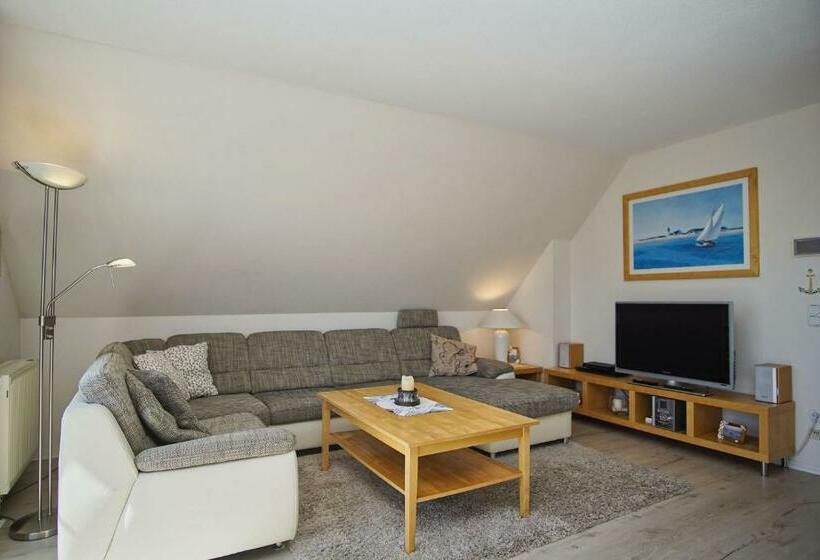 Nah Am Meer, Meerblick, Gratis Nutzung Vom Ahoi Erlebnisbad Und Sauna In Sellin   Haus Inselblick Fe