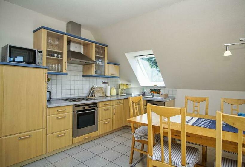 Nah Am Meer, Meerblick, Gratis Nutzung Vom Ahoi Erlebnisbad Und Sauna In Sellin   Haus Inselblick Fe