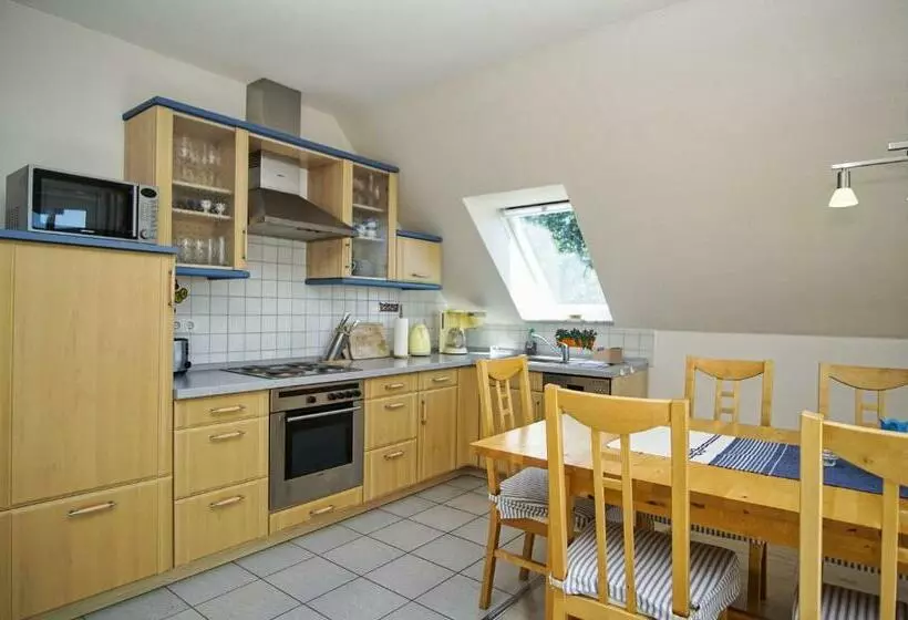 Nah Am Meer, Meerblick, Gratis Nutzung Vom Ahoi Erlebnisbad Und Sauna In Sellin   Haus Inselblick Fe