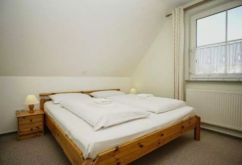 Nah Am Meer, Meerblick, Gratis Nutzung Vom Ahoi Erlebnisbad Und Sauna In Sellin   Haus Inselblick Fe