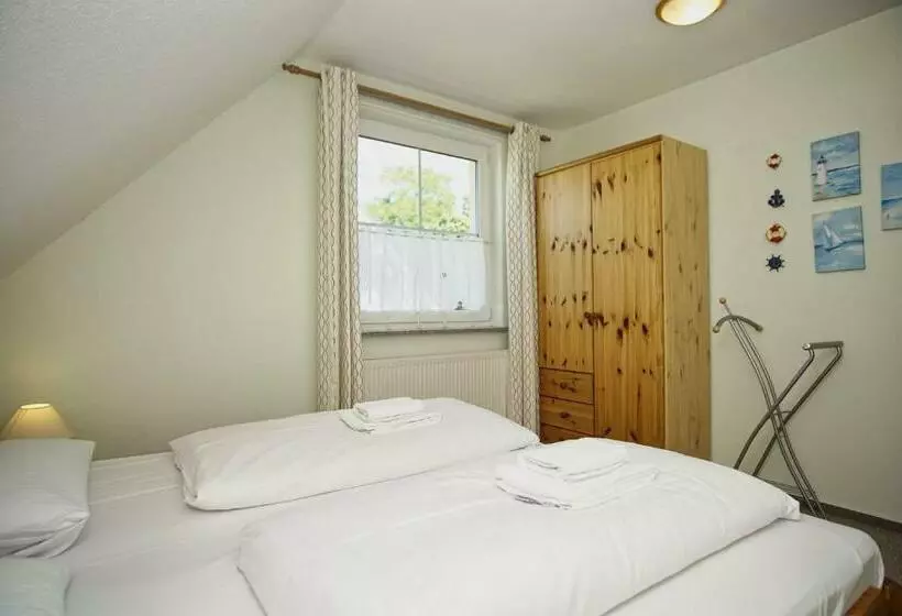 Nah Am Meer, Meerblick, Gratis Nutzung Vom Ahoi Erlebnisbad Und Sauna In Sellin   Haus Inselblick Fe