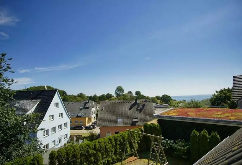 Nah Am Meer, Meerblick, Gratis Nutzung Vom Ahoi Erlebnisbad Und Sauna In Sellin   Haus Inselblick Fe