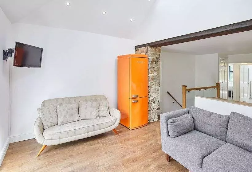 Host & Stay   The Duck Pond