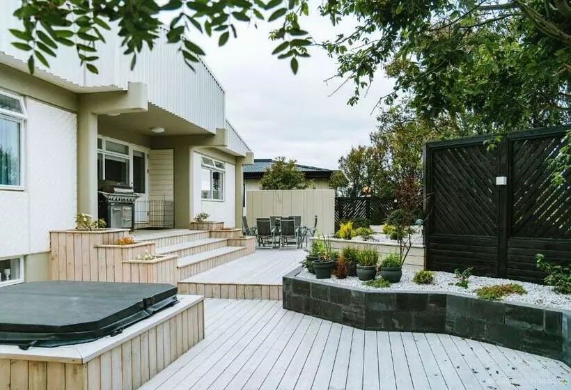 Smart Luxury   Private Gym, Hot Tub & Sauna