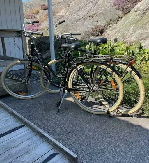 Family Home Near The Ocean, With Large Patio & Bbq