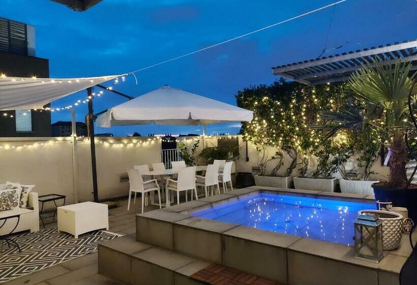 Incantevole Super Attico Con Terrazza E Piscina