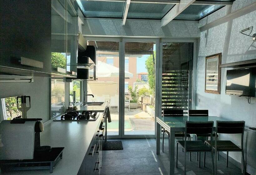 Incantevole Super Attico Con Terrazza E Piscina
