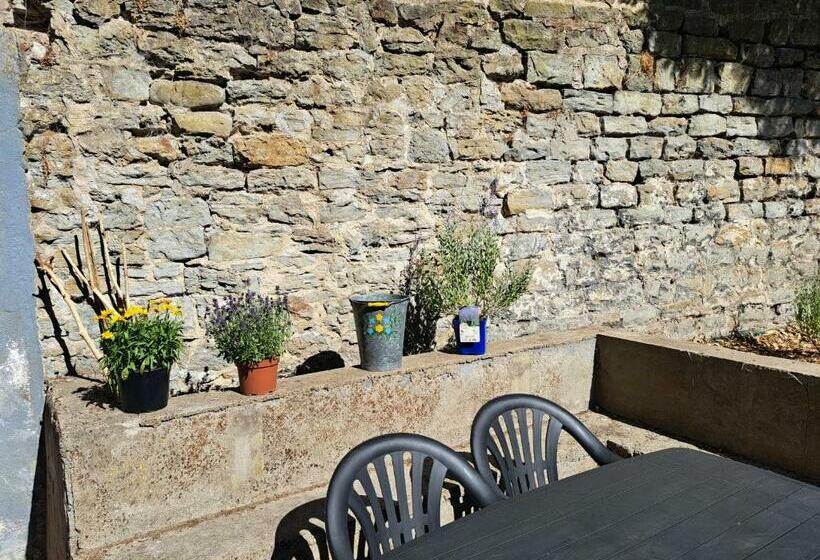 Joli T3 Avec Extérieur Proche Du Centre Et Des Remparts