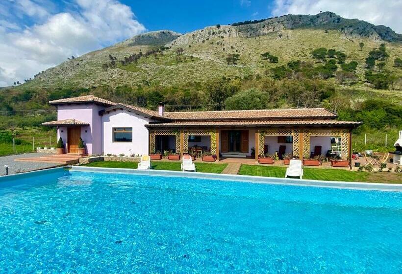 New Entire Villa With Pool And Sea Views