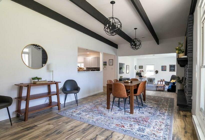 Pocono Lake Retreat Relaxing 3bdm Retreat W/ High Speed Wi Fi, Work Space And Firepit