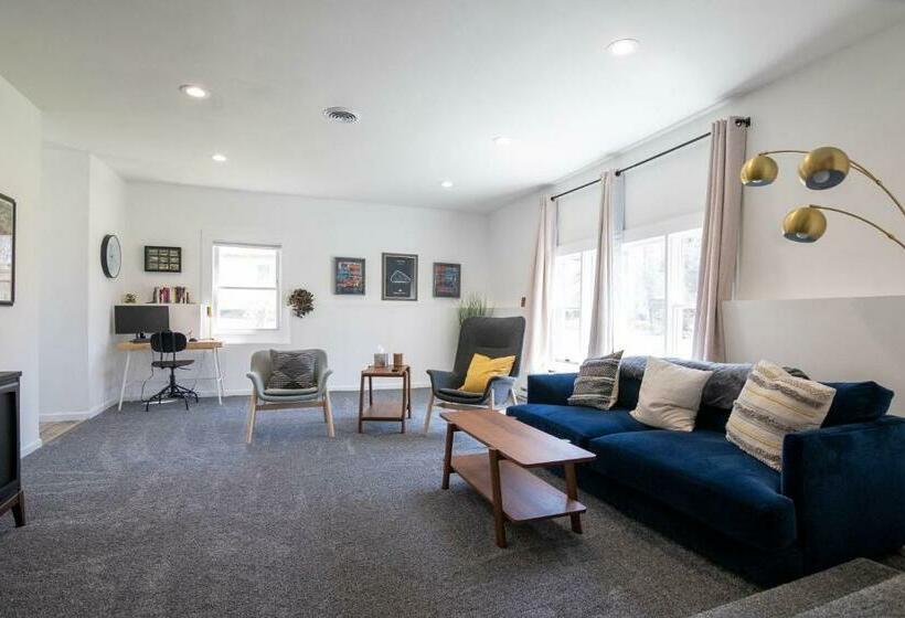 Pocono Lake Retreat Relaxing 3bdm Retreat W/ High Speed Wi Fi, Work Space And Firepit