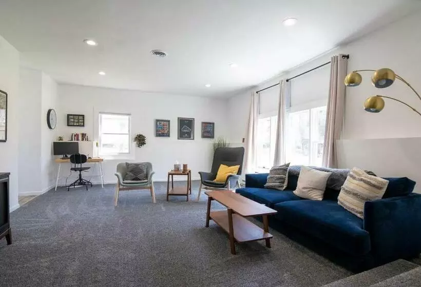 Pocono Lake Retreat   Relaxing 3bdm Retreat W/ High Speed Wi Fi, Work Space And Firepit