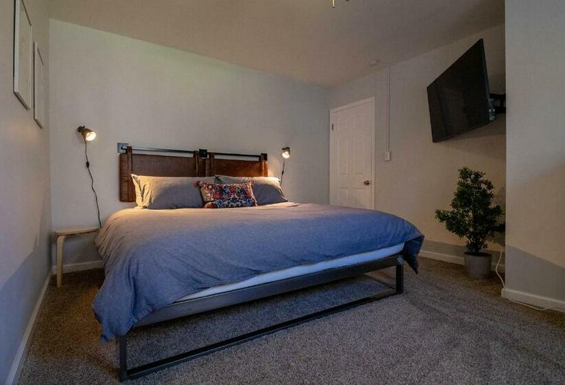 Pocono Lake Retreat Relaxing 3bdm Retreat W/ High Speed Wi Fi, Work Space And Firepit