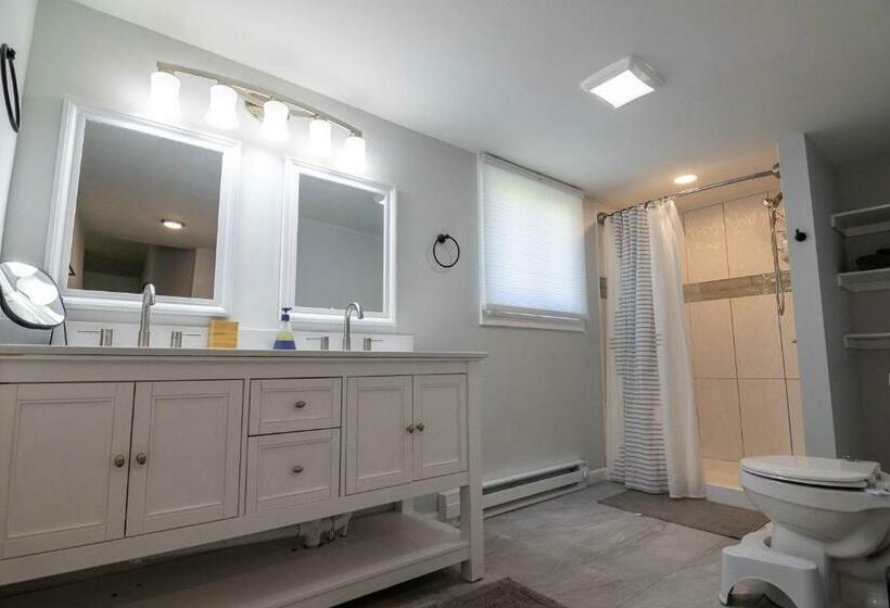 Pocono Lake Retreat Relaxing 3bdm Retreat W/ High Speed Wi Fi, Work Space And Firepit