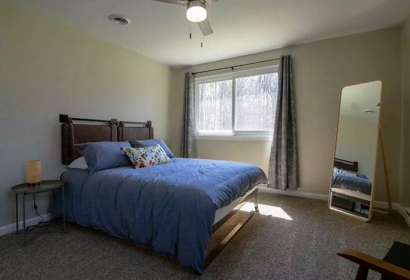 Pocono Lake Retreat   Relaxing 3bdm Retreat W/ High Speed Wi Fi, Work Space And Firepit