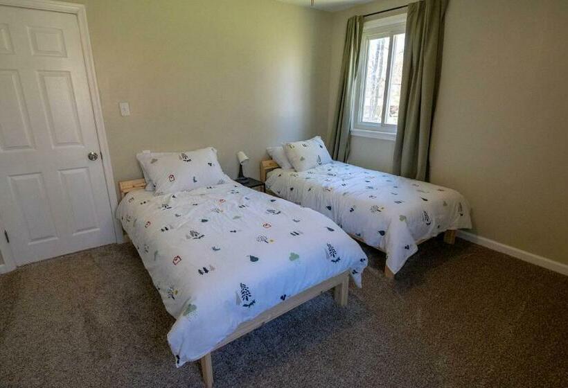 Pocono Lake Retreat Relaxing 3bdm Retreat W/ High Speed Wi Fi, Work Space And Firepit