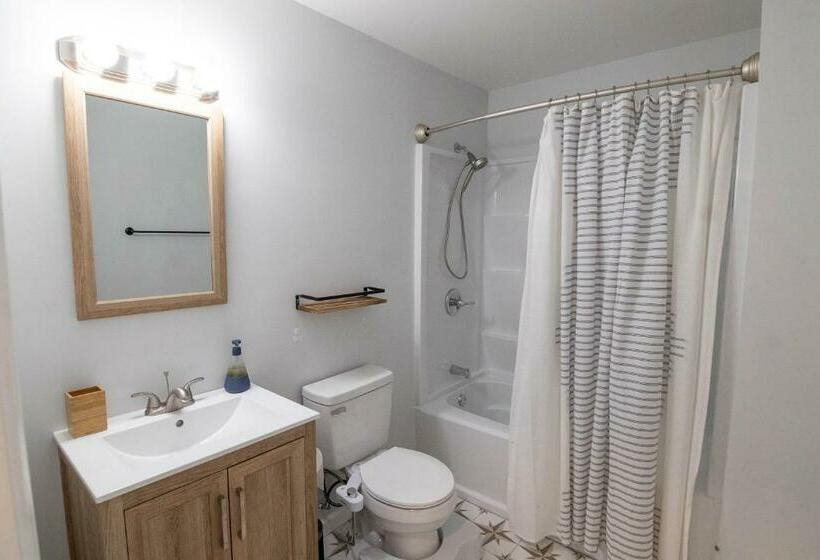 Pocono Lake Retreat Relaxing 3bdm Retreat W/ High Speed Wi Fi, Work Space And Firepit