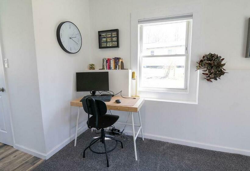 Pocono Lake Retreat Relaxing 3bdm Retreat W/ High Speed Wi Fi, Work Space And Firepit