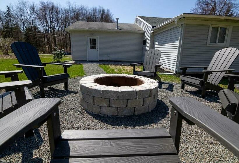 Pocono Lake Retreat Relaxing 3bdm Retreat W/ High Speed Wi Fi, Work Space And Firepit