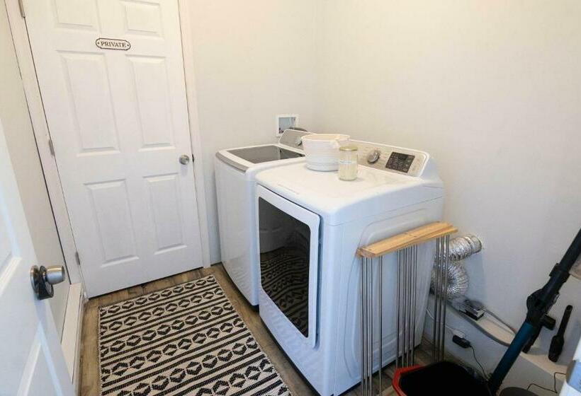 Pocono Lake Retreat Relaxing 3bdm Retreat W/ High Speed Wi Fi, Work Space And Firepit