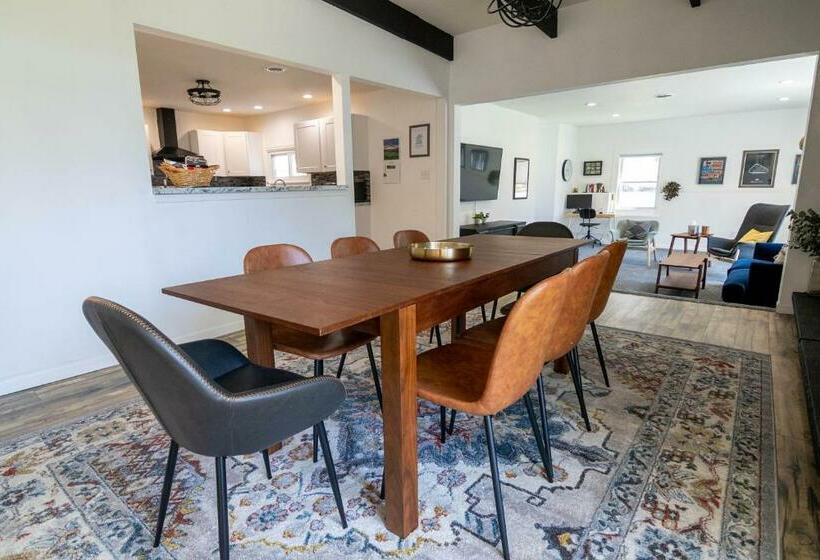 Pocono Lake Retreat Relaxing 3bdm Retreat W/ High Speed Wi Fi, Work Space And Firepit