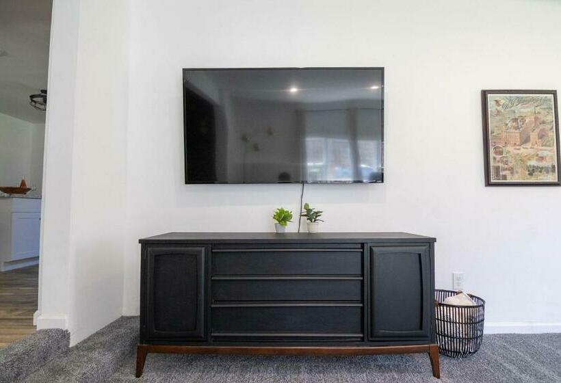 Pocono Lake Retreat Relaxing 3bdm Retreat W/ High Speed Wi Fi, Work Space And Firepit