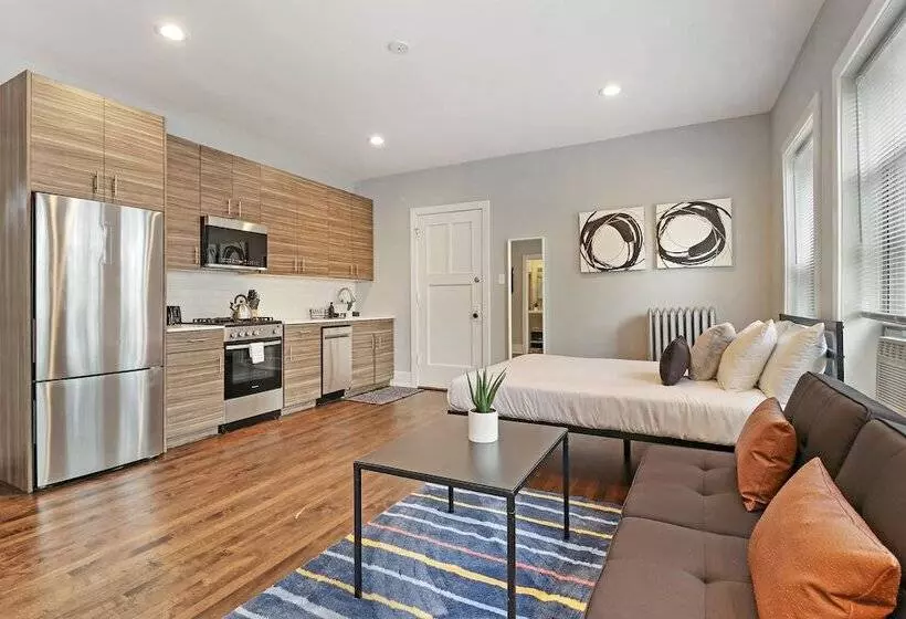 Modern Minimalist Studio In Portage Park