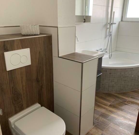 Helle Wohnung Mit Wintergarten, Terrasse Und Garten