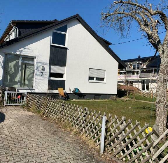 Helle Wohnung Mit Wintergarten, Terrasse Und Garten