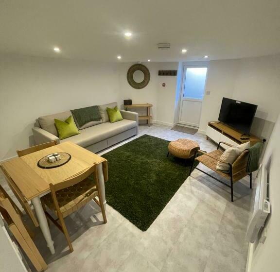 Quaint Central Basement Apartment