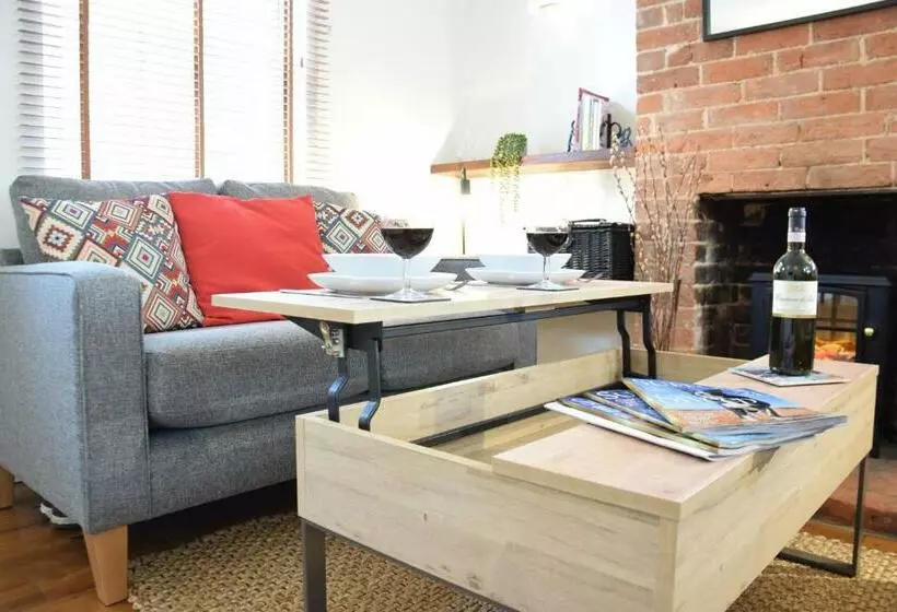 1 Tailors Cottage, Woodbridge