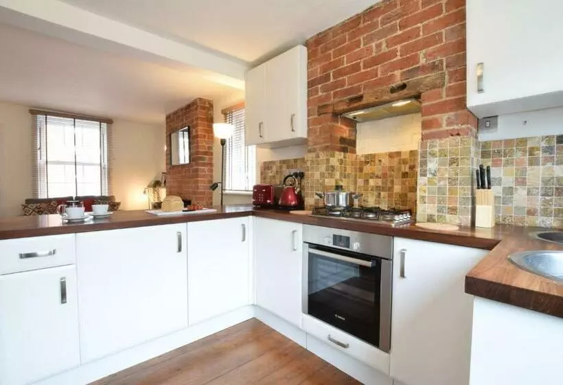 1 Tailors Cottage, Woodbridge