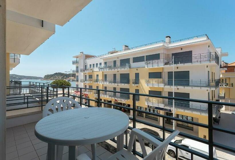 Junto á Praia  Junto A Baía