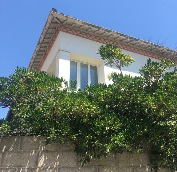 Dans Une Maison, Appartement Indépendant Et Jardin