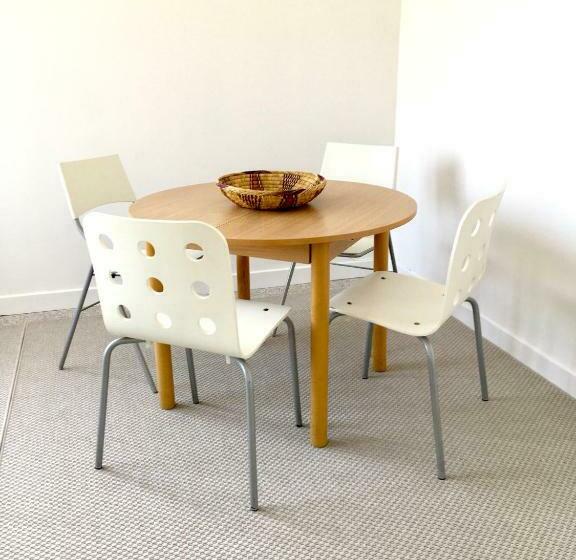 Dans Une Maison, Appartement Indépendant Et Jardin