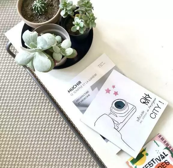 Dans Une Maison, Appartement Indépendant Et Jardin