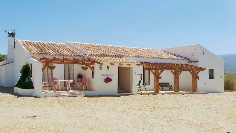 2 Bed Villa With Pool Garden & Parking Near Seron