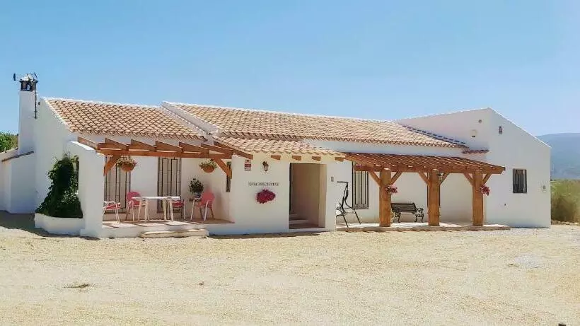 2 Bed Villa With Pool Garden & Parking Near Seron