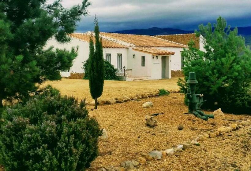 2 Bed Villa With Pool Garden & Parking Near Seron