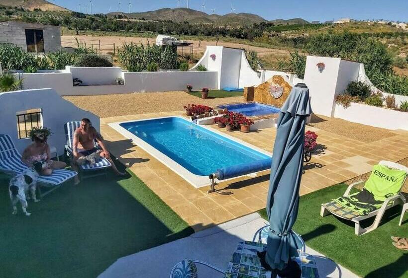 2 Bed Villa With Pool Garden & Parking Near Seron